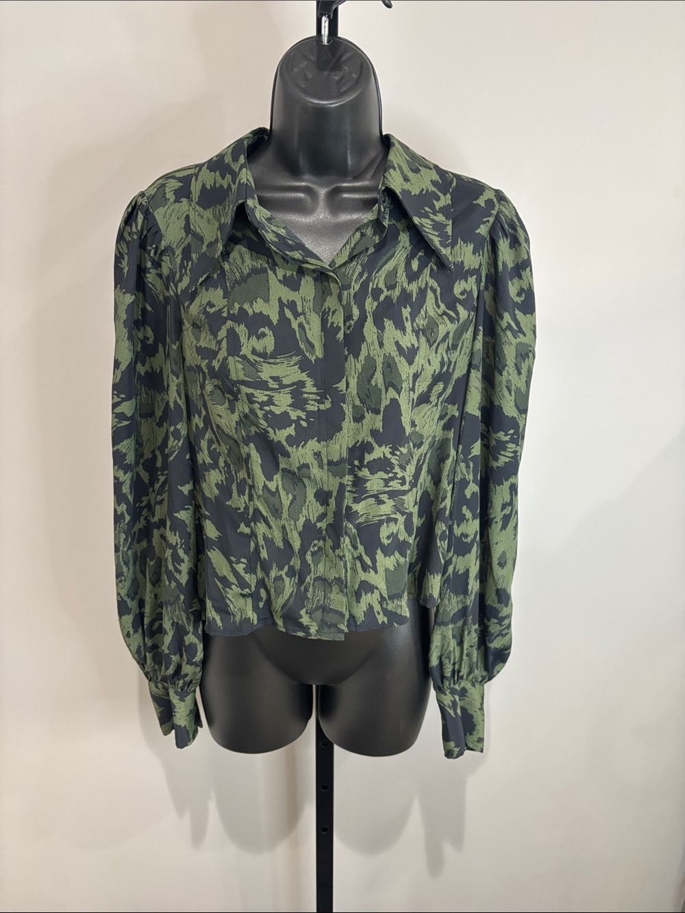 Topshop Green and Black Abstract Cropped Print Button-Down Shirt Size 8